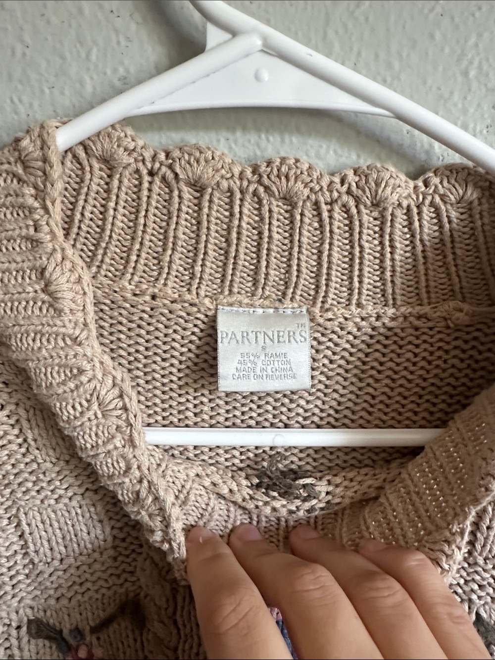 Vintage cottage core Beige Floral Cable Knit Sweater - Women - Picture 2 of 3